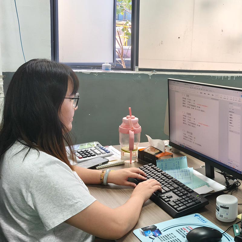 Wearhouse and Logisitics Ms Yang at FY Silicone
